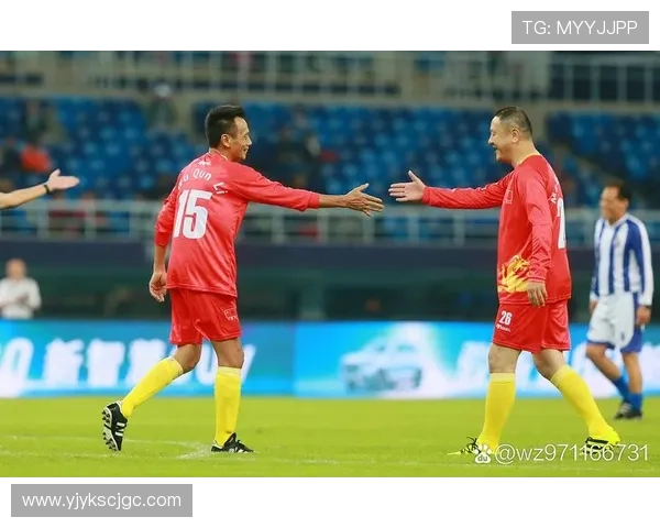 从默默无闻到耀眼星光刻苦努力成就足球明星的奋斗之路